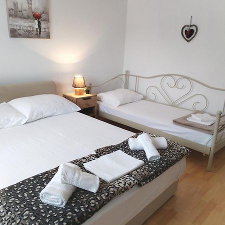 Apartments"Nika" With Private Pool Galovac  外观 照片