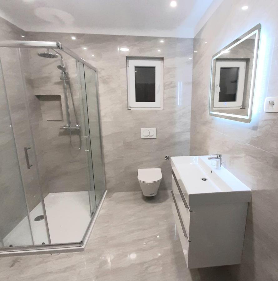Apartments"Nika" With Private Pool Galovac  外观 照片
