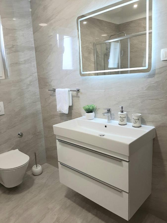 Apartments"Nika" With Private Pool Galovac  外观 照片