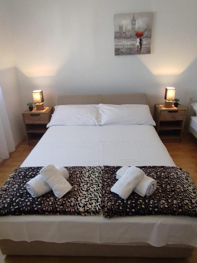 Apartments"Nika" With Private Pool Galovac  外观 照片