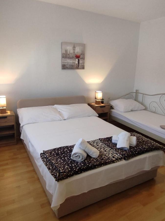 Apartments"Nika" With Private Pool Galovac  外观 照片