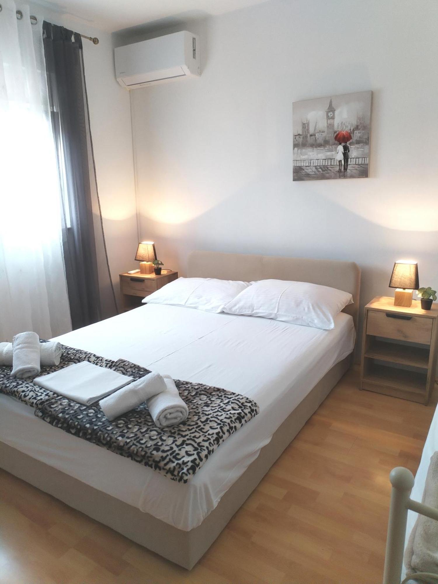 Apartments"Nika" With Private Pool Galovac  外观 照片