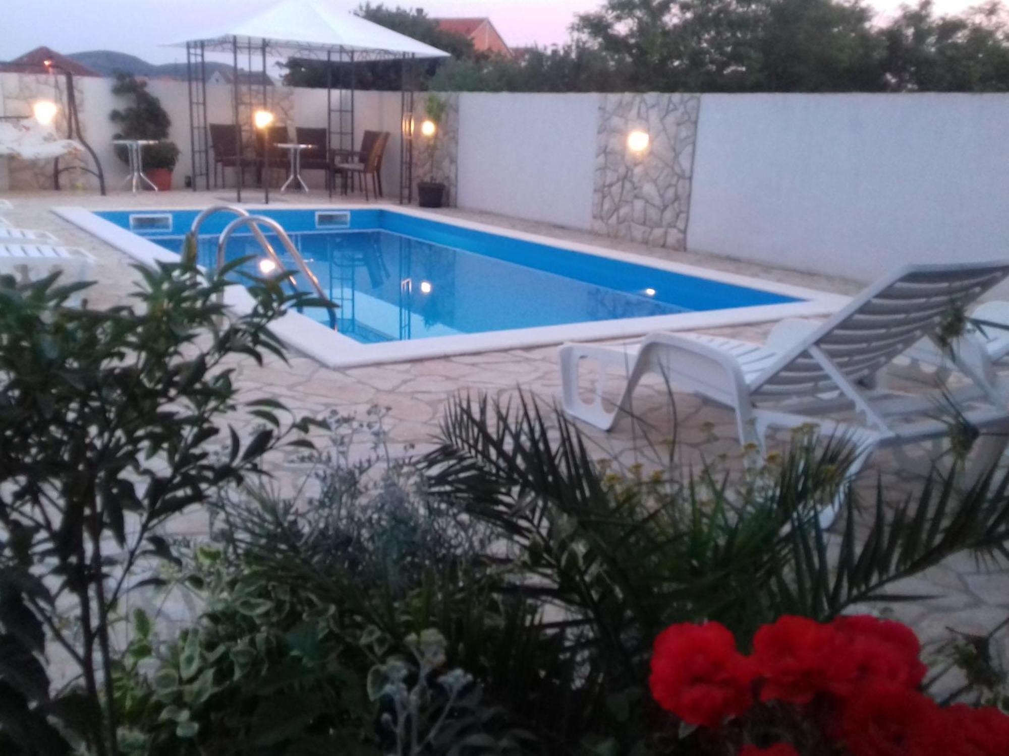 Apartments"Nika" With Private Pool Galovac  外观 照片