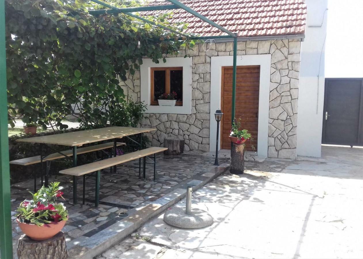 Apartments"Nika" With Private Pool Galovac  外观 照片