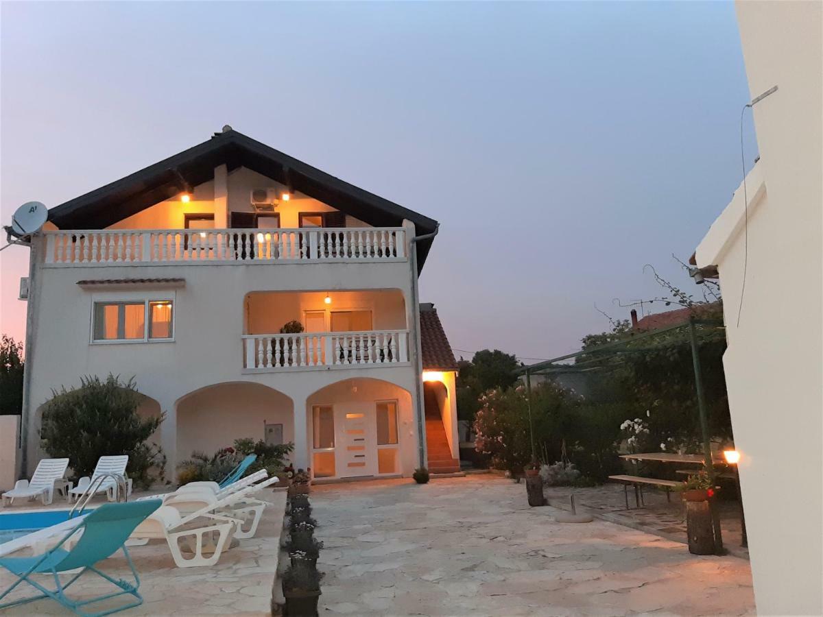 Apartments"Nika" With Private Pool Galovac  外观 照片