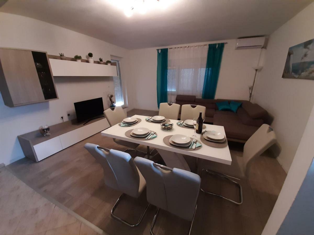 Apartments"Nika" With Private Pool Galovac  外观 照片